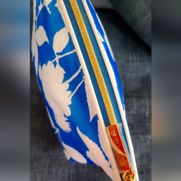 💚5/$25 Estee Lauder Large Blue &  White Floral Makeup Bag Cosmetic Pouch New - Picture 3 of 6